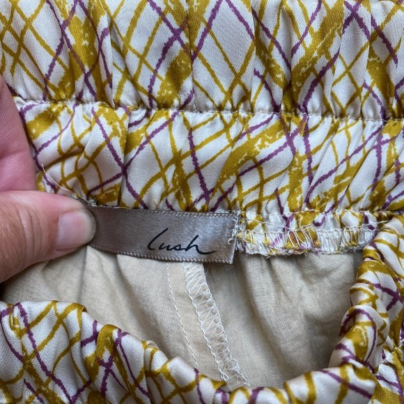 Lush satin flowy, flippy with soft pleats & flouncy hem mini skirt-size sm/med - Picture 4 of 7